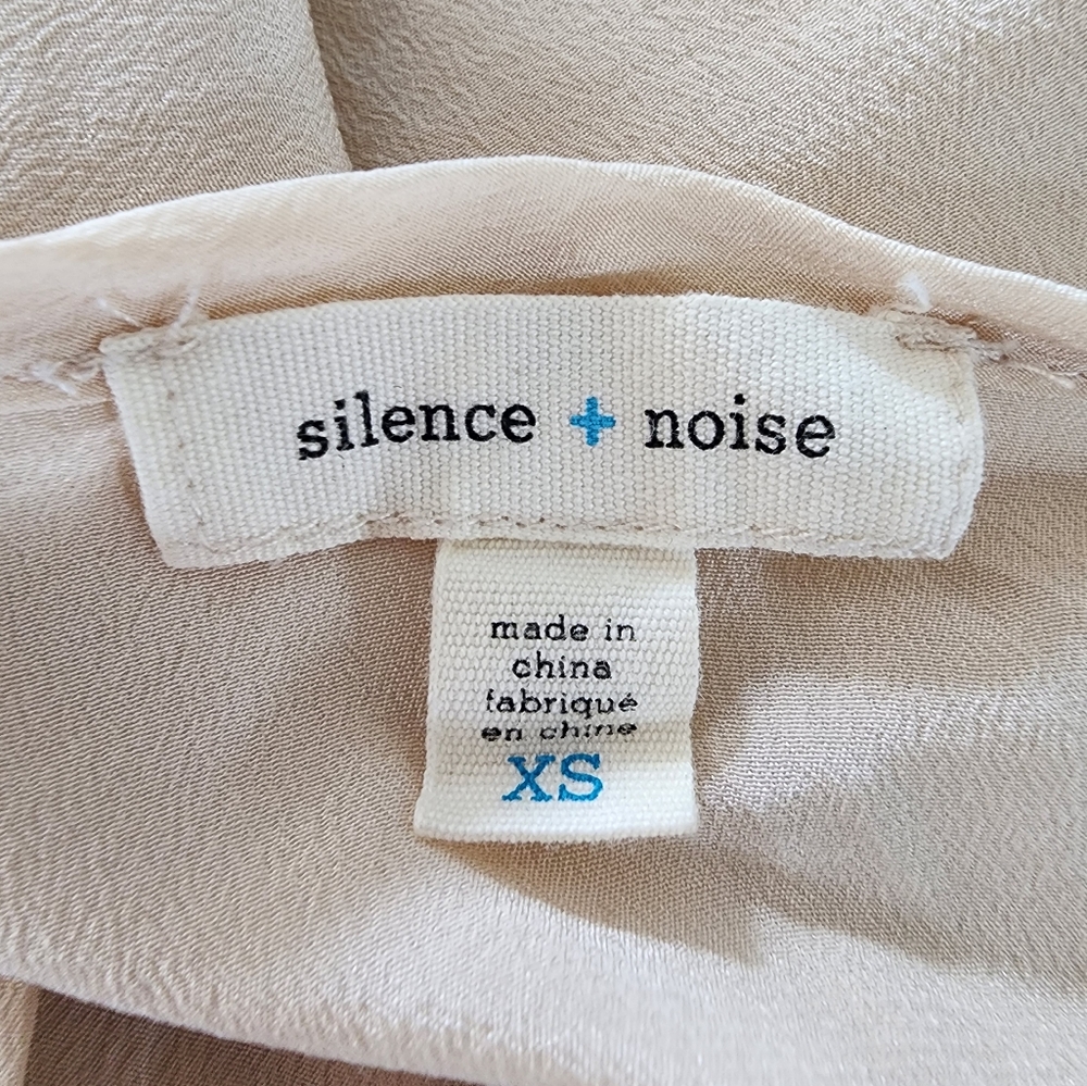 Urban Outfitters Silence+Noise Ivory Silk Blouse Size XS - Picture 3 of 5